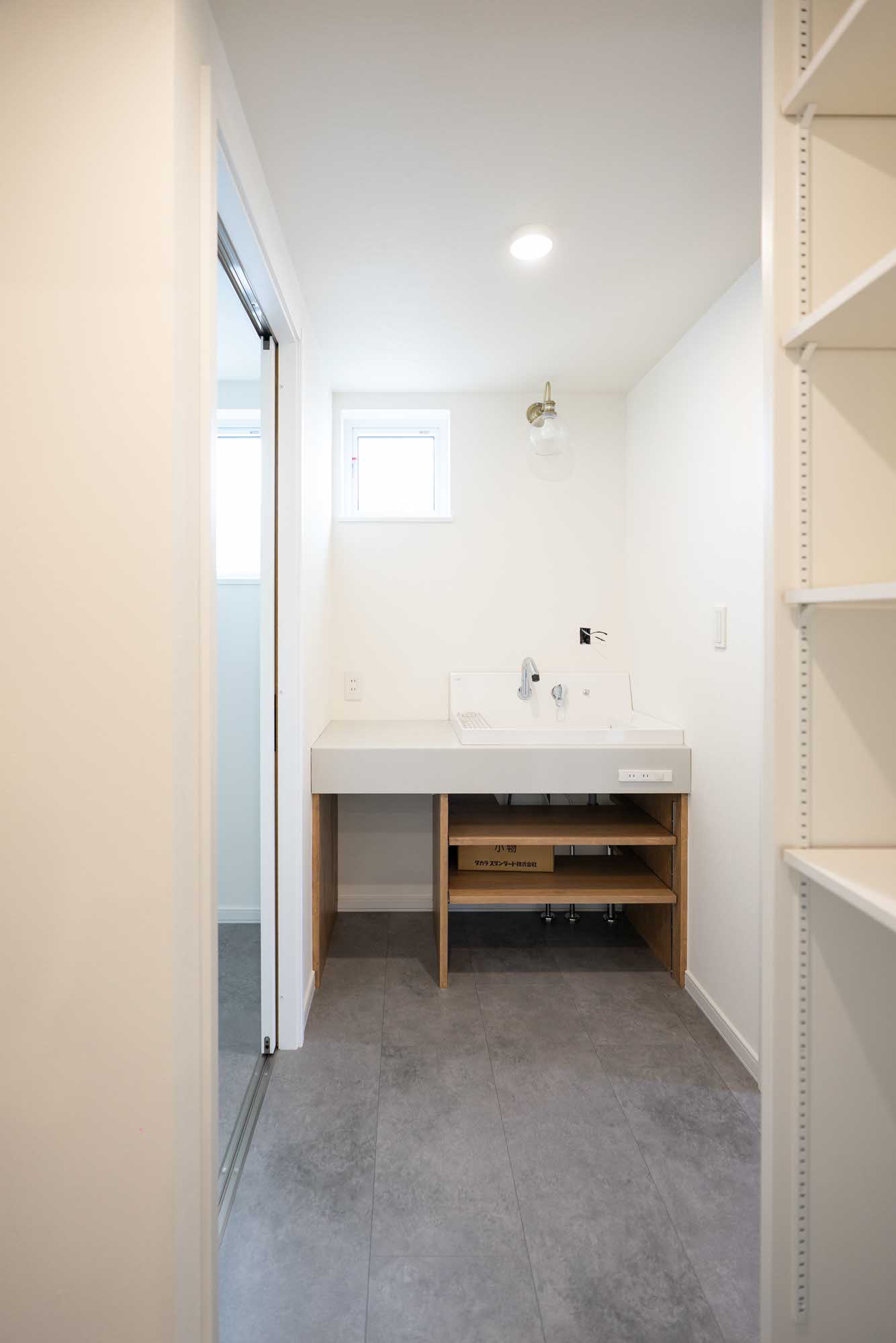 洗面スペースは独立させることで、家族がゆったり快適に使える空間に